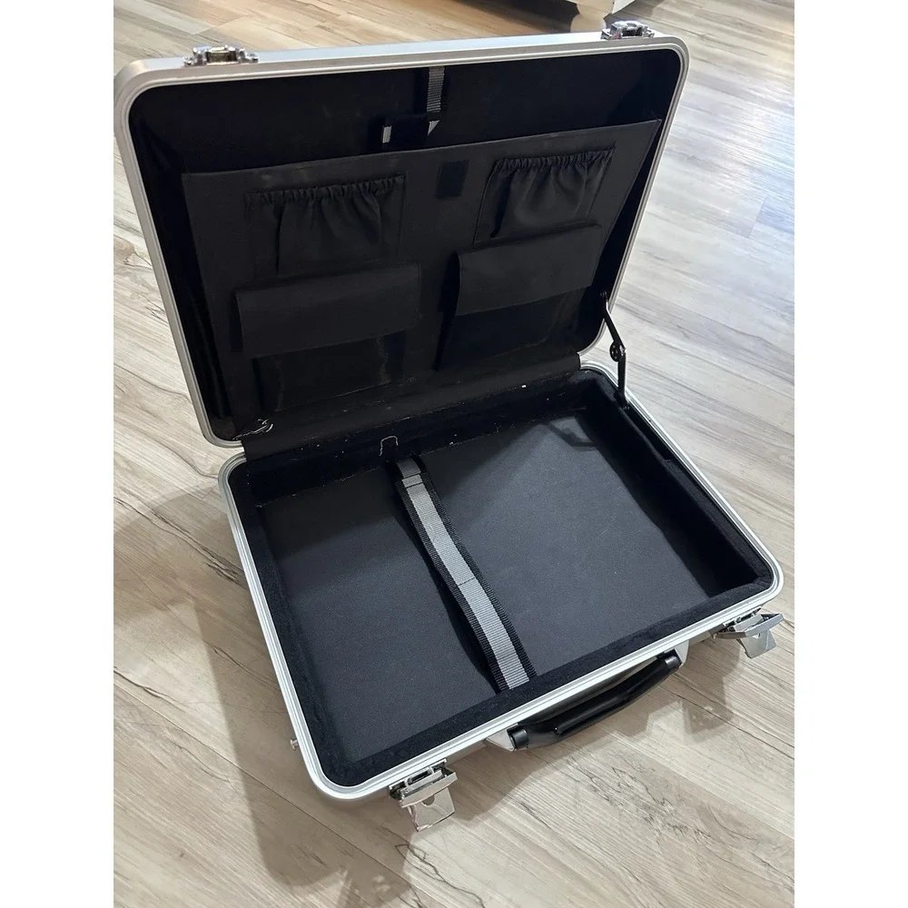 Used‎ Aluminum Briefcase Silver Case 18x13x4